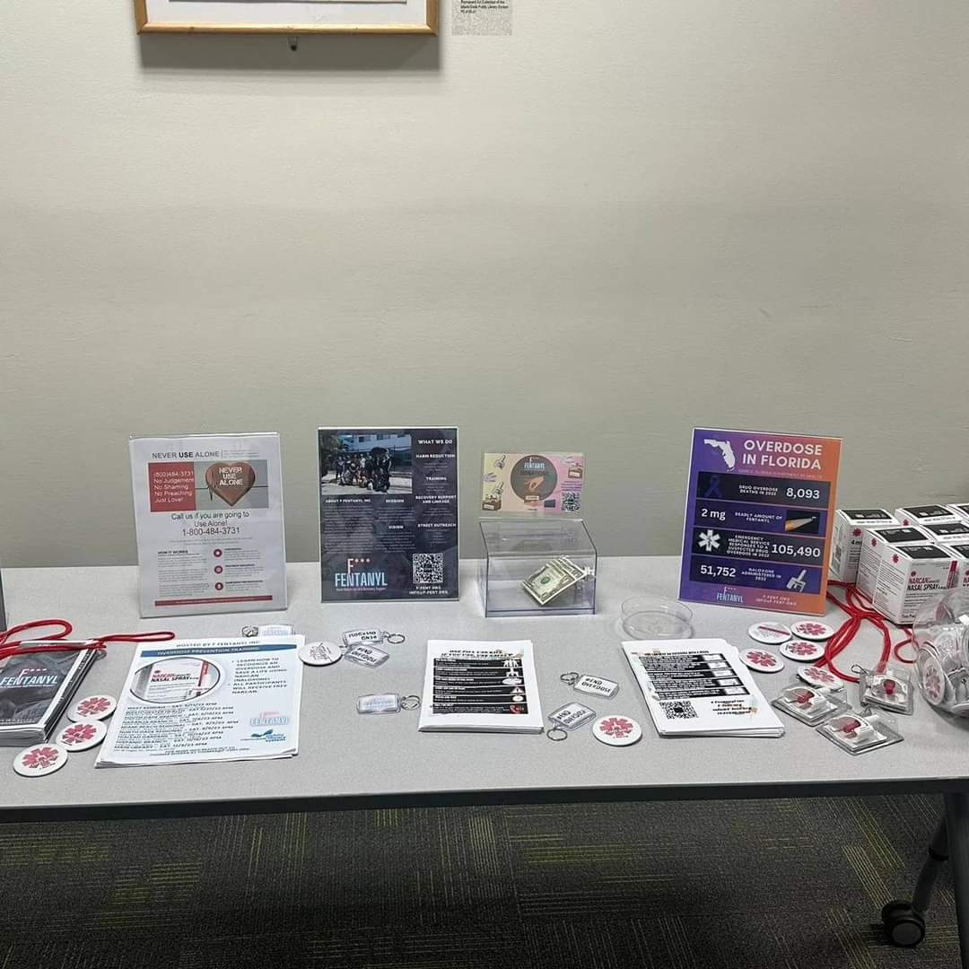 Next Overdose Prevention Training will be at South Dade Regional Library on June 10th at 4pm. Please share this opportunity with your network. South Dade Library 10750 sw 211 st, Miami FL 33189 facebook.com/events/s/overd… #harmreduction #overdoseprevention  #narcansaveslives