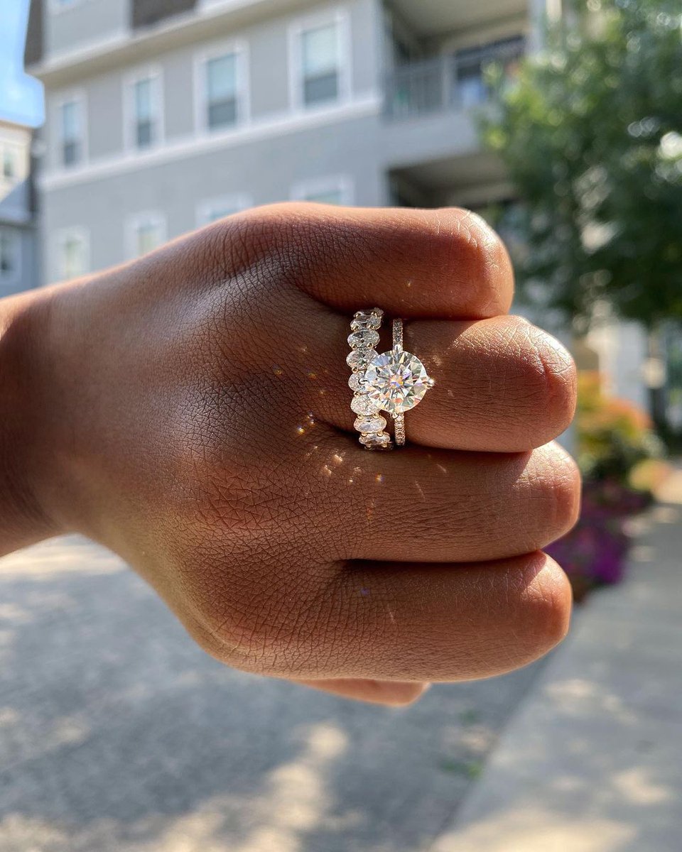 Shiv__Shambu's tweet image. Elevate your style with the captivating brilliance of a round diamond ring from Shiv Shambu Diamonds. 💎 #ShivShambudiamonds #RoundDiamondRing #Elegance #Jewlerystoreinmanhattan #Jewelrystoretristaterea #Shivshambujeweler
Shivshambu.net