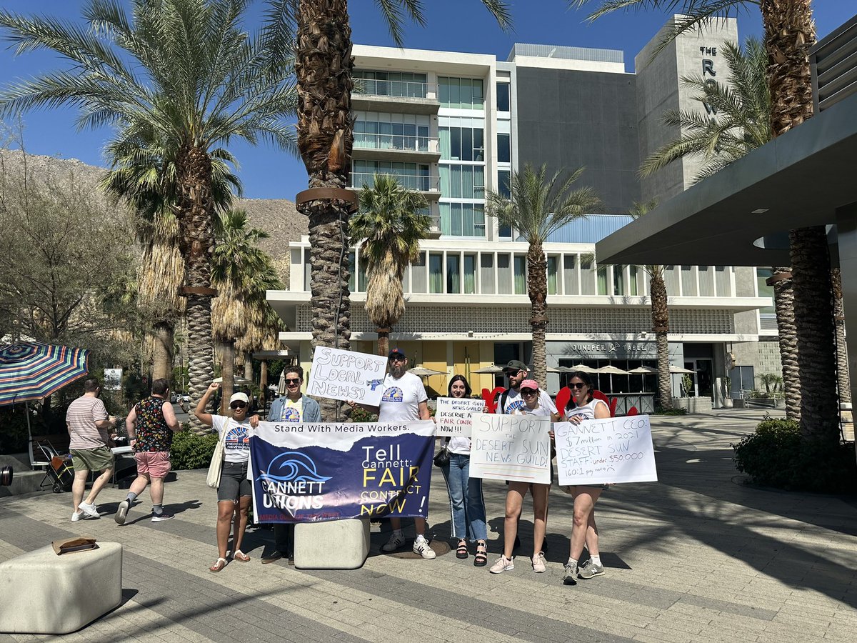 Desert Sun staffers are marching today in downtown Palm Springs! We and 20+ @Gannett newsrooms are walking out to demand a fair contract now. #gannettwalkout