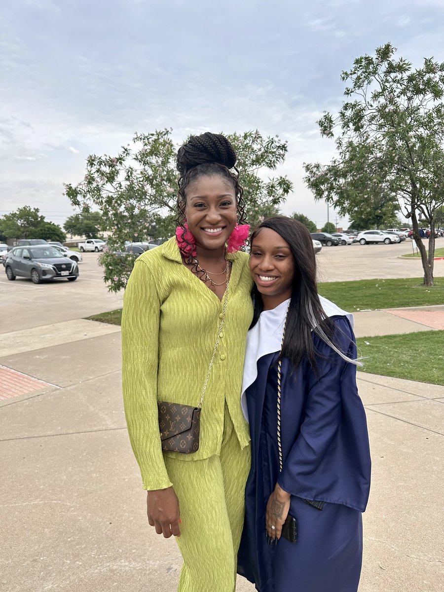 CharityLPage's tweet photo. These girls will forever be #family! ❤️ Proud to be apart of their lives, proud to be called their “coach.” I look forward to hearing about all the accomplishments they’ll achieve! 💪🏽 https://t.co/NvMqCPV6zA
