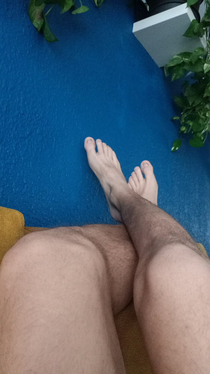 ThEbig50foot's tweet photo. Relaxing time.. #feet #foot #bigfoot #bigboy #size50 https://t.co/AP4BQ6pi8S