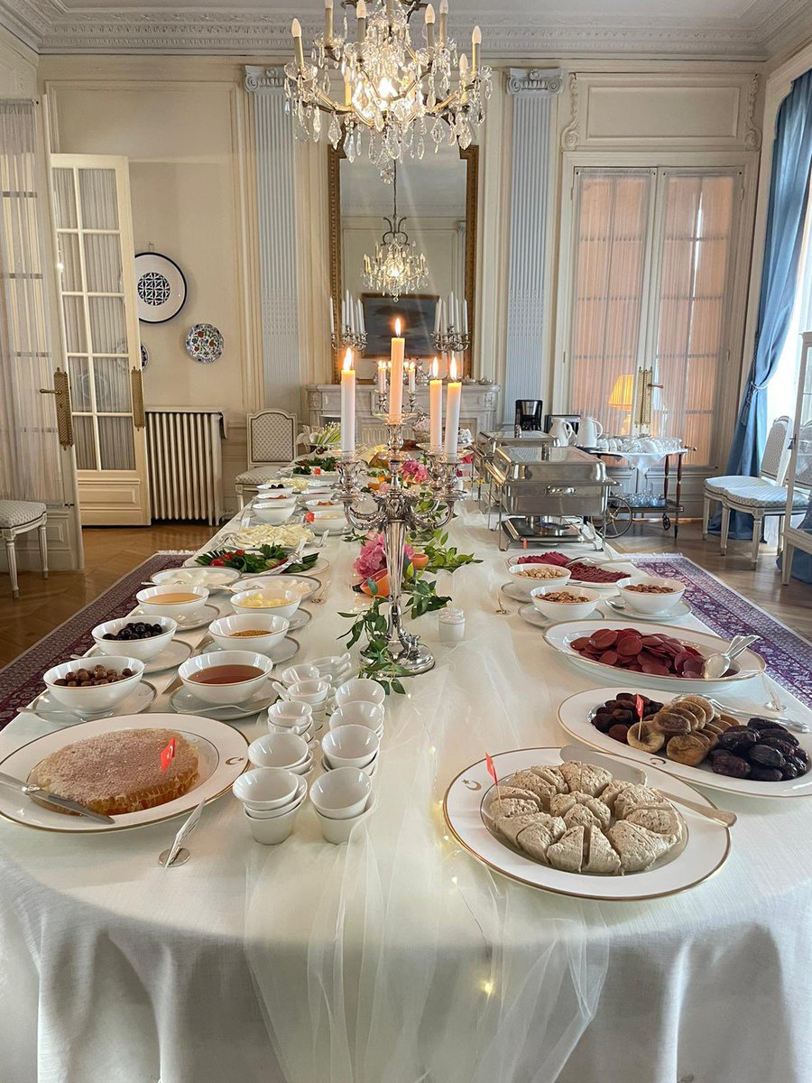 DrKeremAlkin's tweet photo. Türk kahvaltı kültürünün dünyaya tanıtılması amacıyla, her yıl Haziran ayının ilk pazar gününün UNESCO tarafından "Dünya Kahvaltı Günü" ilan edilmesi adına, ‘kültürel diplomasi’ çalışmalarımızın 3.sünde @OECD GS @MathiasCormann ve Büyükelçileri ağırladık. #WorldBreakfastDay https://t.co/gCJUz8Nxpc