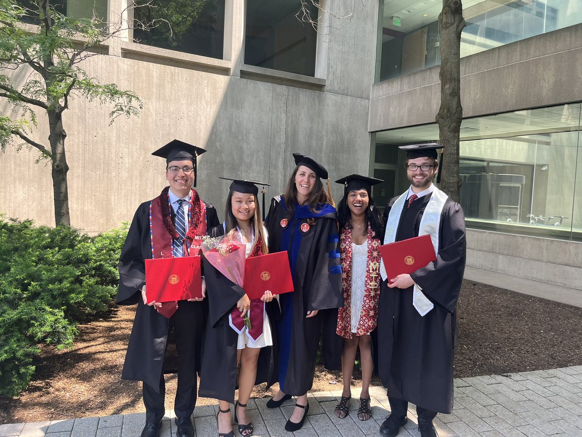 itag_45's tweet photo. I am so beyond grateful to have been apart of @GallowayLabMIT as an undergraduate UROP student since my Sophomore year!!! I couldn’t have asked for a more supportive and intellectually stimulating lab environment! Thank you Professor Galloway and Chris Johnstone! https://t.co/cxgVy4ScrY