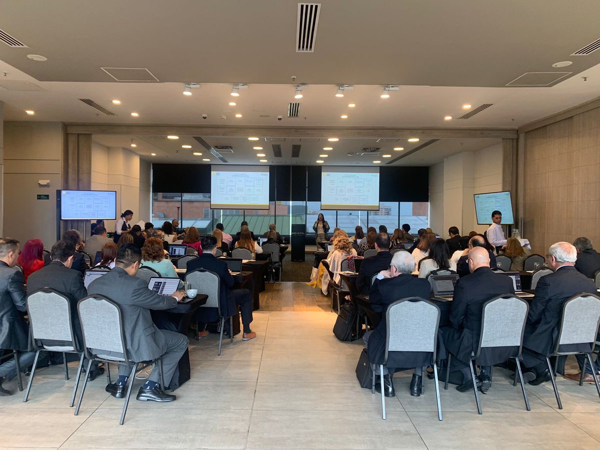 DNP_Colombia's tweet photo. Ante el Consejo Directivo de la @UCooperativaCol, la directora de Desarrollo Urbano del #DNP, Claudia Andrea Ramírez, presentó las principales transformaciones que propone el Plan Nacional de Desarrollo, con el propósito de trabajar conjuntamente hacia las metas planteadas. https://t.co/bRat8EuAoB