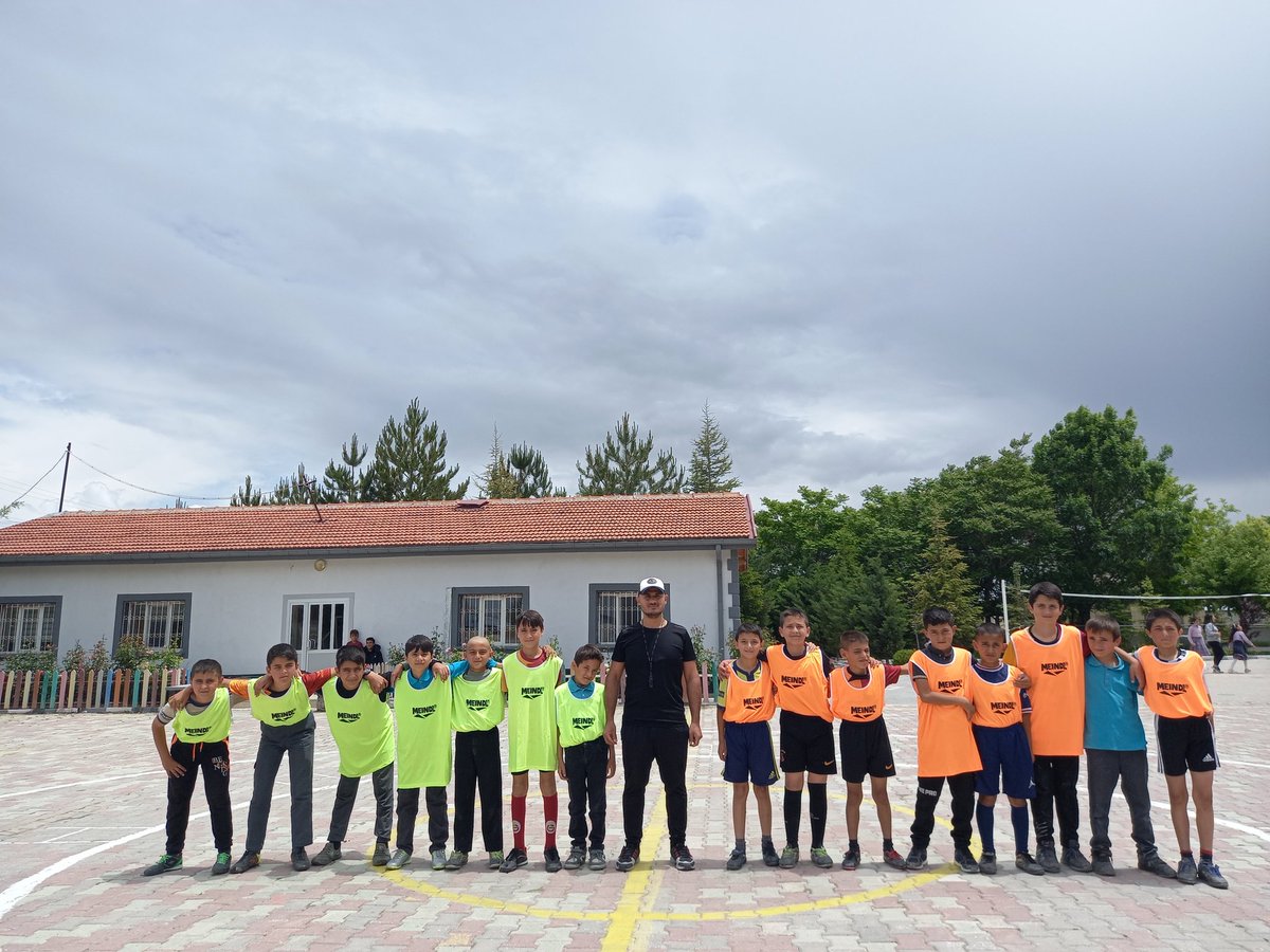 taskapiokulu's tweet photo. Sınıflar arası futbol turnuvası öğretmenimiz @SinanYorulmaz16 koordinesinde yapıldı. Finale çıkan takımlarımızı tebrik ederiz. ⚽️🏆

@tcmeb @aksarayvaliligi @hmzaydg
@Aksaray_MEM @haciomerkartal
@TC_Eskil @Eskil_MEM @brahimkler2 @Ahmetiris1 https://t.co/pUi4h587nv