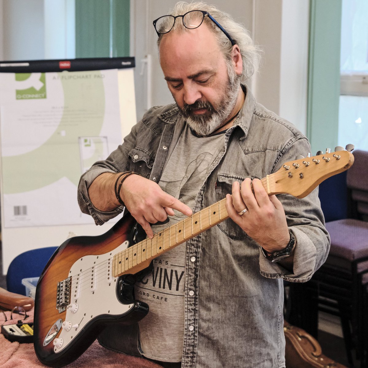 🎸 GUITARS NEEDED 🎸 Are you based in the #Bristol area & have a guitar (any condition) that you no longer play? We need more guitars to take into prisons for group music sessions. Please message us and we can give you details of our drop-off point in the local area. Thank you!