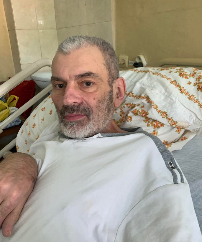 Ольга Малеш  Фб
5 д.
🆘🆘🆘 У Мукачевській міській лікарні у неврологічному відділенні вже 2 місяці лежить чоловік без документів. Прооперований, паралізований. Не пам‘ятає, хто він. Дуже потрібна допомога!
Може, хтось впізнає свого рідного!