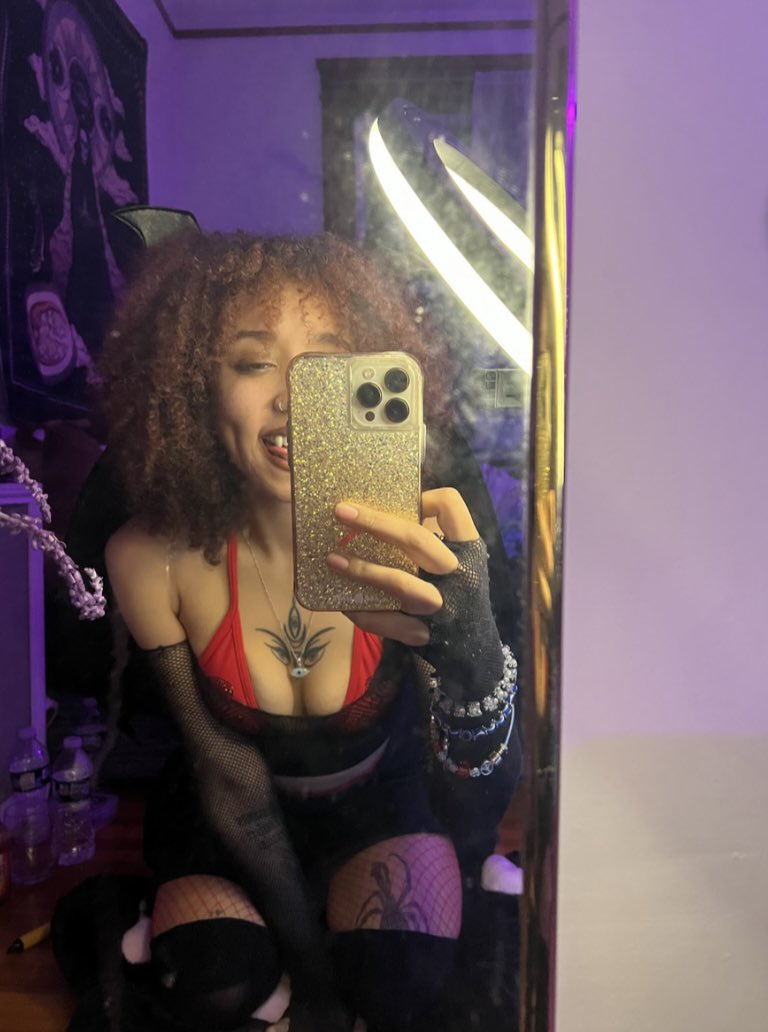 Blumuney_'s tweet photo. I just bought a new vibrator. Help me wear out its batteries.

#onlyFans #horny #linkinbio #sexy #model #onlyfansgirl #hotgirl #egirl #hornymama #tiktokhotviral https://t.co/axNcJvUtpK
