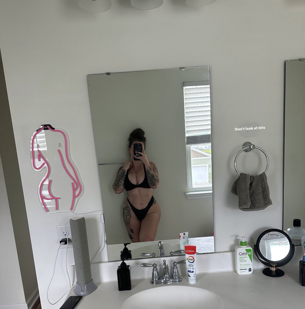 BadassMommy on Twitter: "Hope this makes your Monday better"