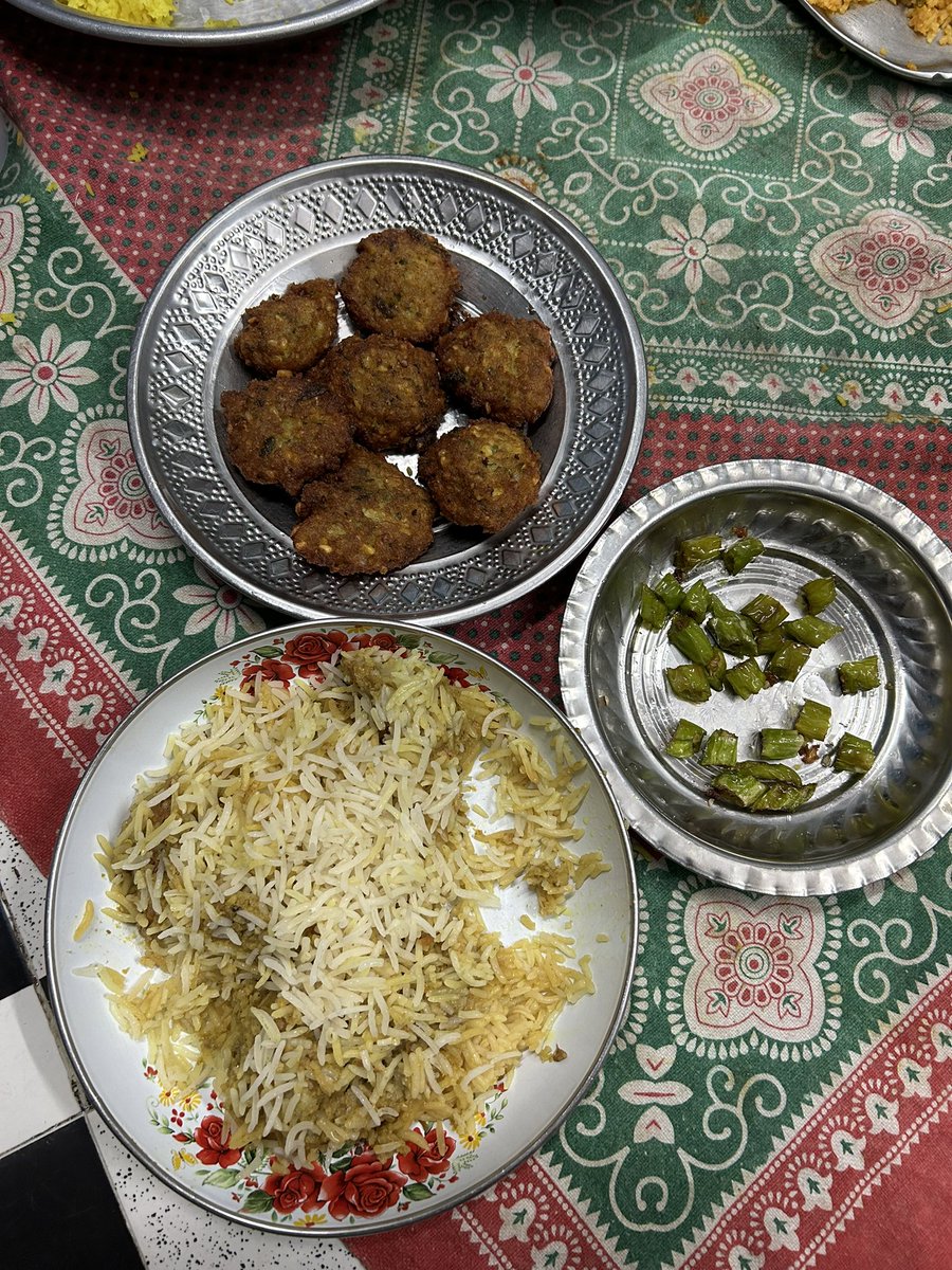 officialofaamir's tweet image. Most Tasty And Iconic Biryani And Pakode Cook By My Favourite Little Sister…..😋😋😋
#Biryani #Pakode #Tasty #Cook #Yummy