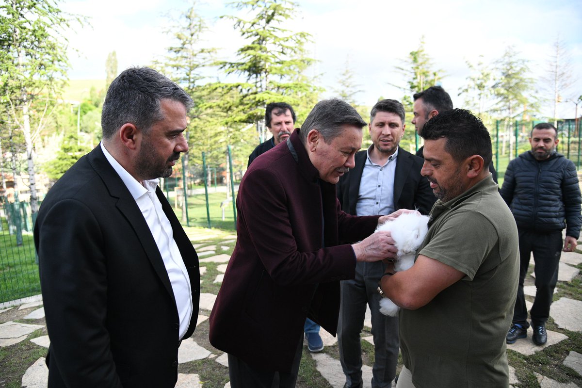 Önceki dönem Ankara Büyükşehir Belediye Başkanımız Sn. @06melihgokcek Pursaklar Endemik Vadimizi ziyaret etti. Çalışmalarımıza göstermiş olduğu ilgiden dolayı teşekkür ediyoruz.