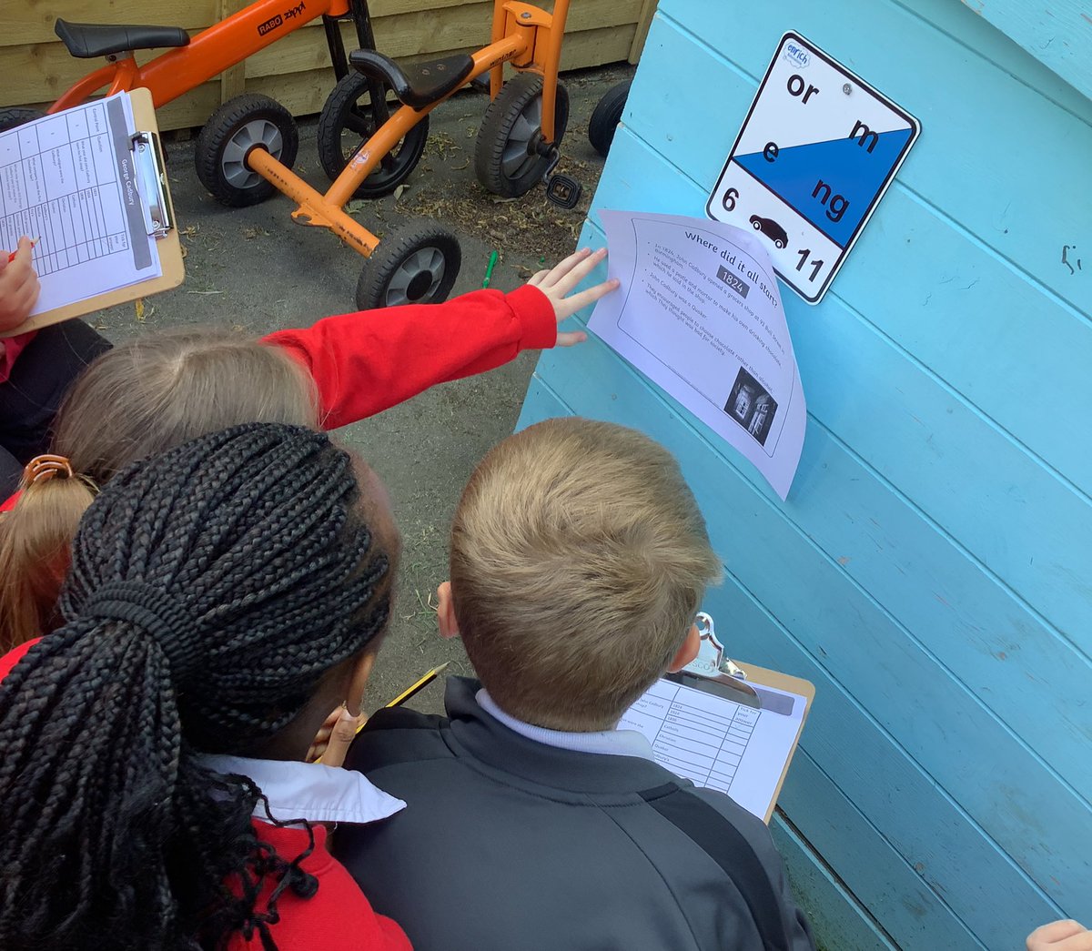 westheathprim's tweet photo. What a fantastic WOW Day Year 3 have had! We have started to look at our new Topic for Geography all about George Cadbury and what impact Cadbury had on Birmingham. The children did an orienteering course finding out different facts. #WHPSClass8 #WHPSClass7 #WHPSGeography https://t.co/TzHvbcYMCn