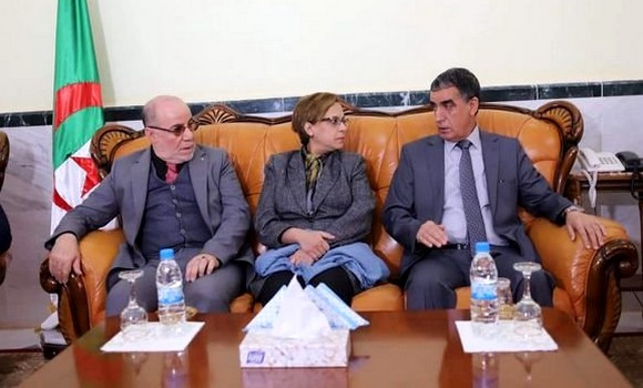 #Intempéries/ #Laghouat: #Krikou et #Belmehdi présentent les condoléances du Président de la République

aps.dz/algerie/156612…