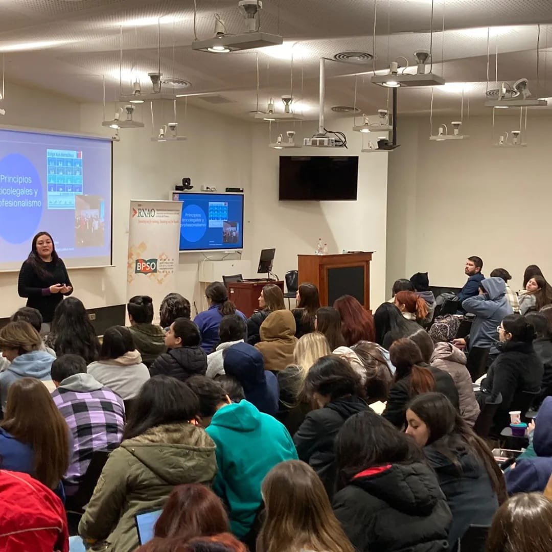 Nuestra líder Viviana Silva, representando a nuestra unidad en la charla “Rol educativo e investigación en enfermería" actividad organizada por @enfermeriaudp como BPSO Académico @rnaochampions_udp representando a nuestra unidad y centro #BPSO <a href="/FelixHfb/">Félix Bulnes</a> 💙🧡💚🧸

@grinspundoris
