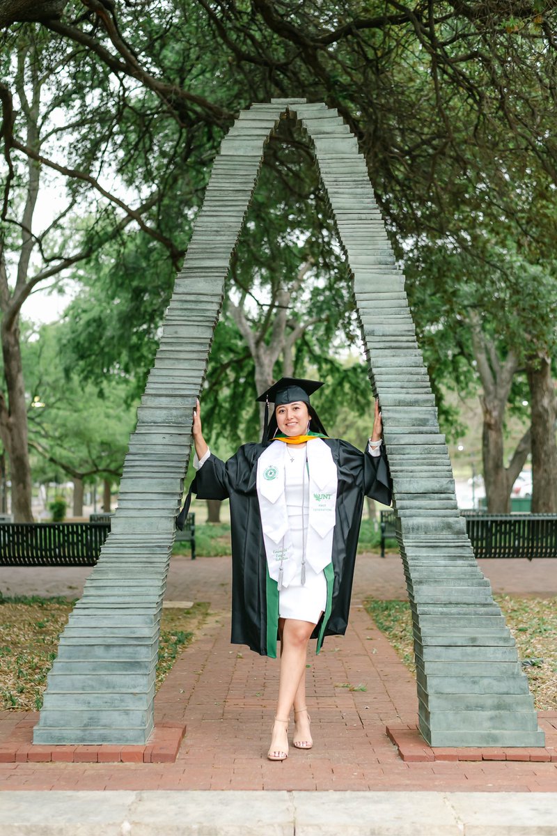 Lafia_01's tweet photo. 🤍 Chingona y con 2 Diplomas 🦅💚
¡ I did it!🎓 #MasteredIt #UNTAlumn https://t.co/W4I7uHna6g