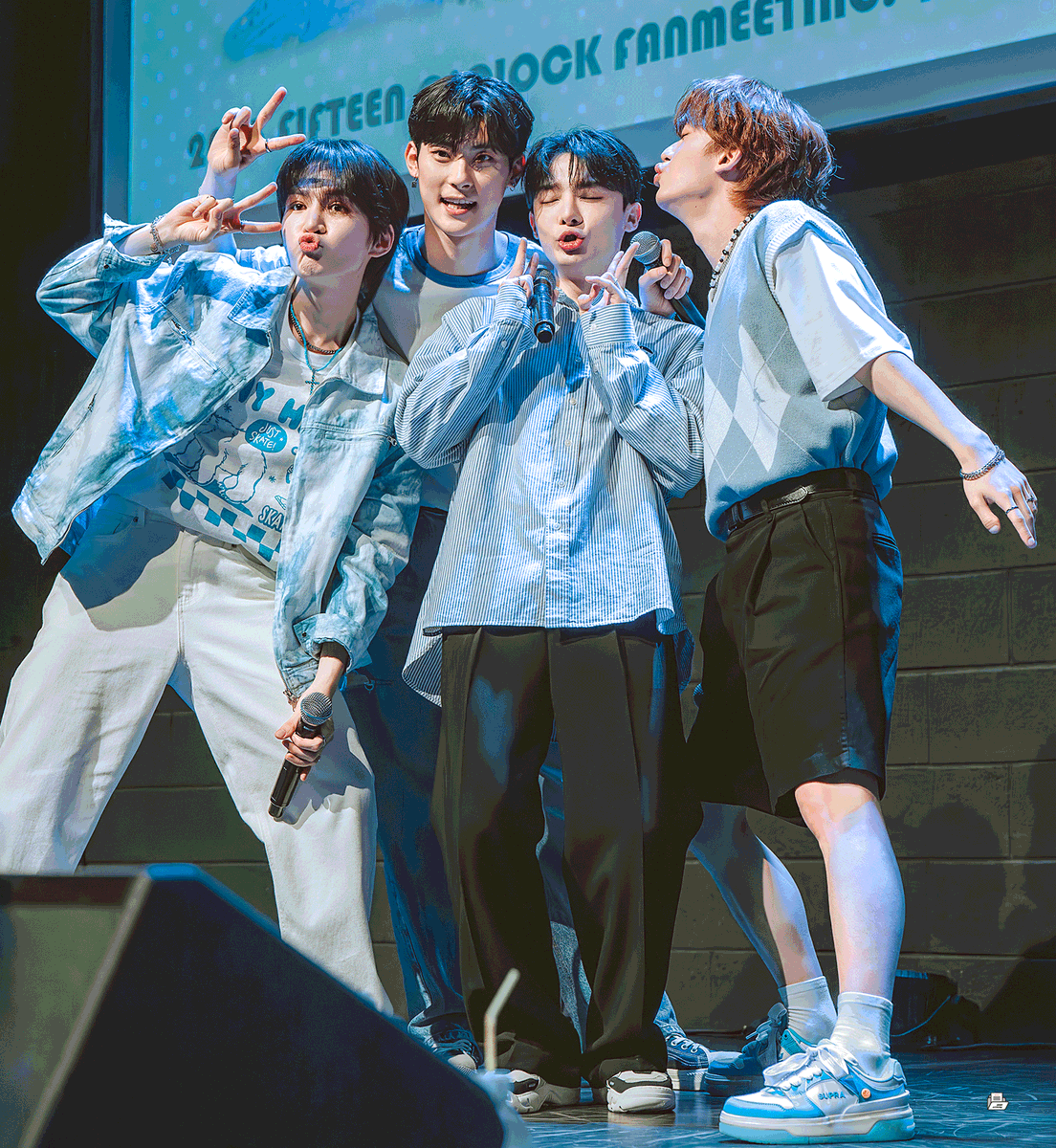 honjaarchiving's tweet photo. 230603 15시의 다락방 팬미팅
정말 많이 사랑한다 얘들아💕
🔗https://t.co/zwJ5QaKIus
🔗https://t.co/CX3Ex6Innx
#팀15시 #태빈 #소림 #일경 #인호 #team15 #Taebeen #Sorim #Ilkyung #Inho #BLK https://t.co/43atsQy5nP