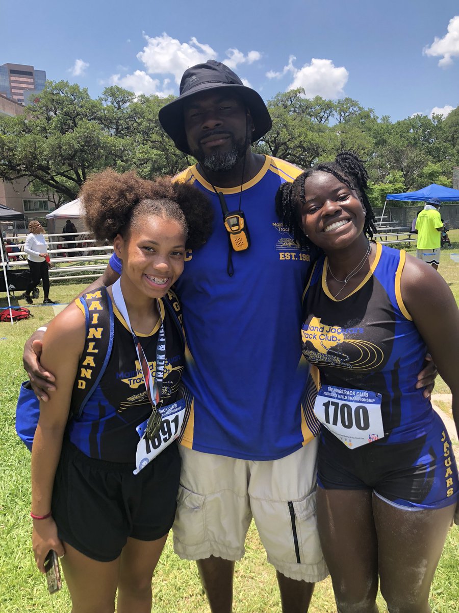 HCOlympian2000's tweet image. These young ladies do whatever is asked of them to the best of their abilities. Congrats on the PR in the 4x800🥇 and Raina’s 🥇 in the High Jump at The Wings Track Championships at Rice University.#mainlandjaguars #wedoeverything @Ellebella2006 @EC_CollinsIV @Ellison1306