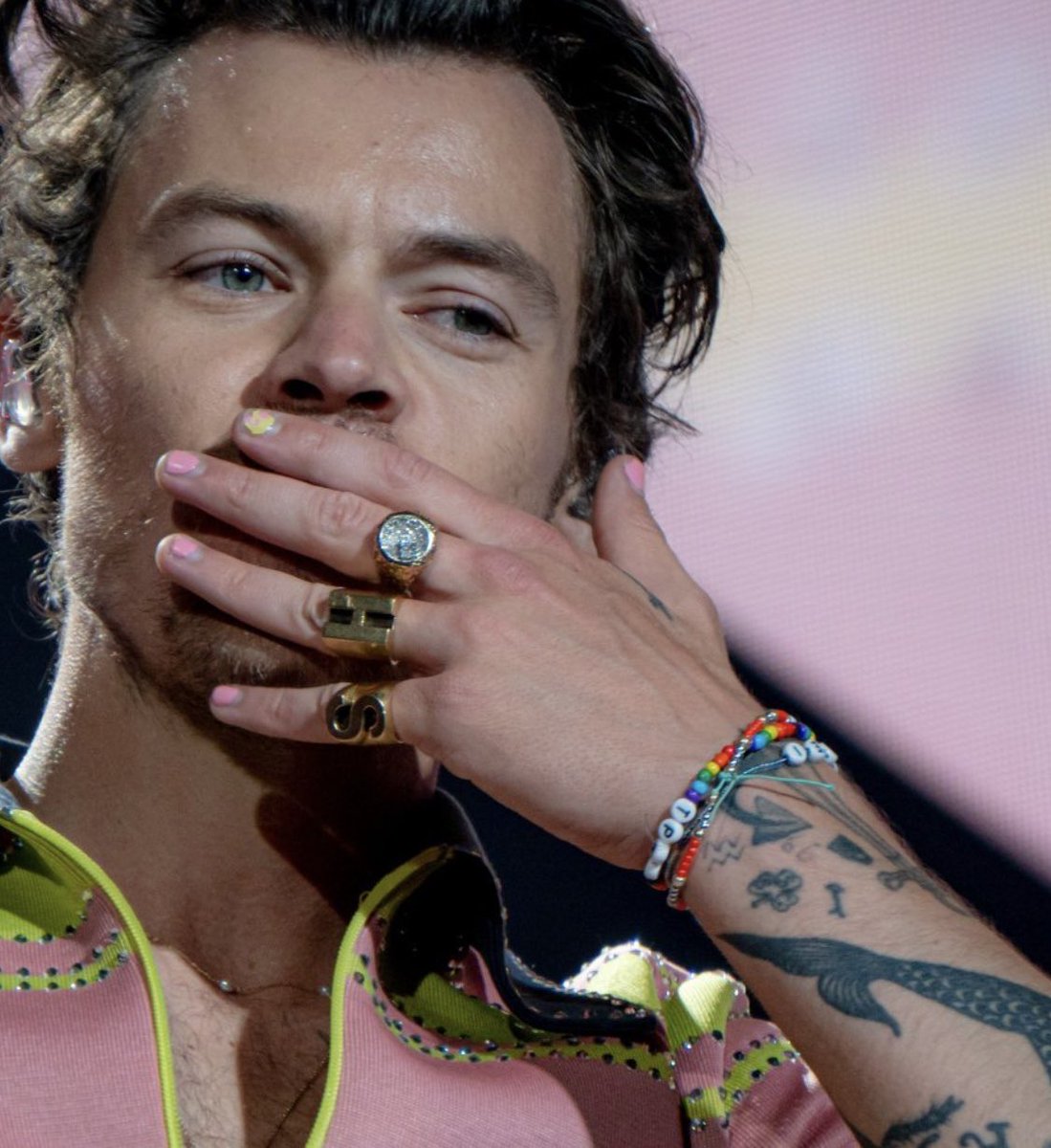 Francesca (fan account) on Twitter "I love that H just wears the