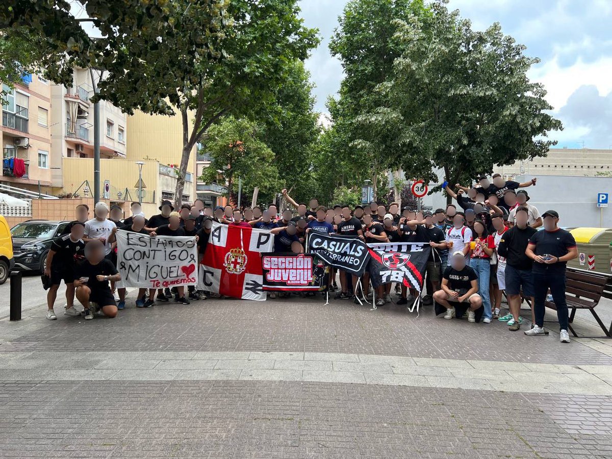 gradauda's tweet photo. RCD Espanyol - UD Almería. 1600km de viaje y a pesar del nefasto horario, estuvimos presentes una vez más. Esta afición y este grupo no tienen límites.

ALMERÍA ES DE PRIMERA, DE PRIMERA NO SE VA. https://t.co/aVCdqHlGj5
