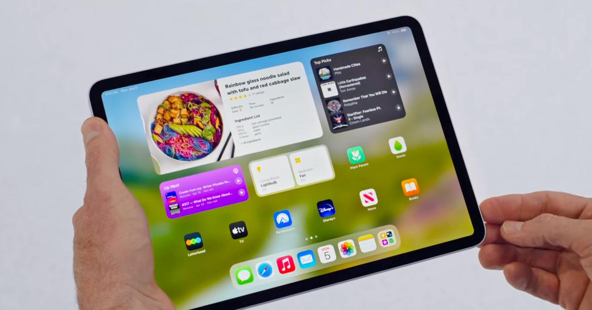engadget's tweet photo. From WWDC 2023: iPadOS 17 gets a customizable lock screen, interactive widgets and Apple Health https://t.co/gJD6jhUMFY #WWDC23 https://t.co/sD9YgWWgwv