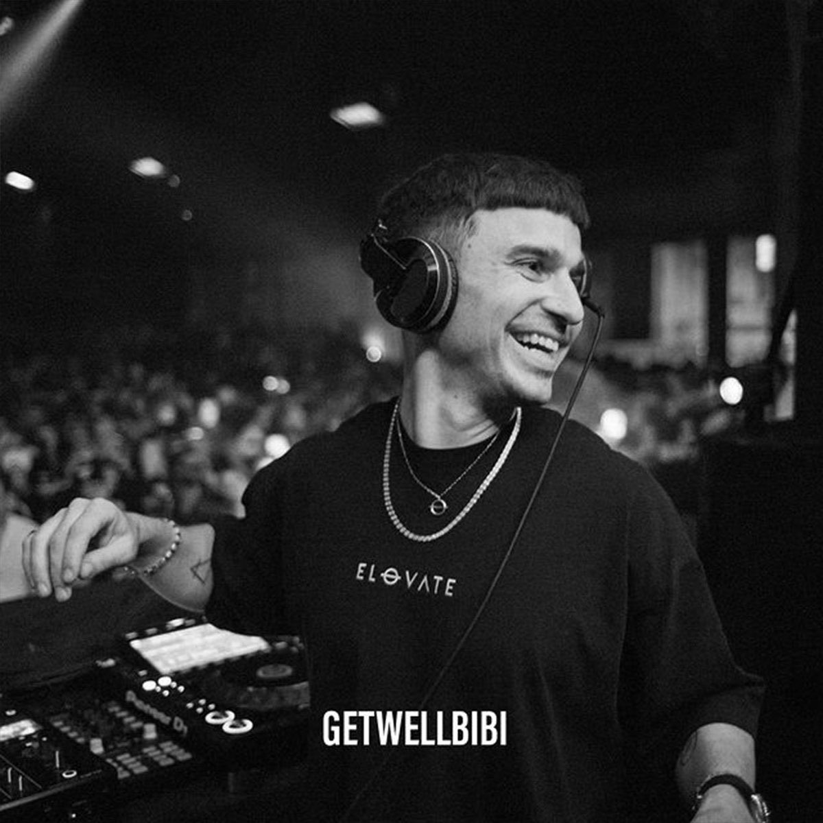 Sending love to <a href="/MichaelBibi1/">Michael Bibi</a> and wishing him a quick recovery 🖤

He just announced that he’s been diagnosed with CNS Lymphoma, a rare cancer that affects the brain and spine

instagram.com/p/CtHexKpNSKV/…