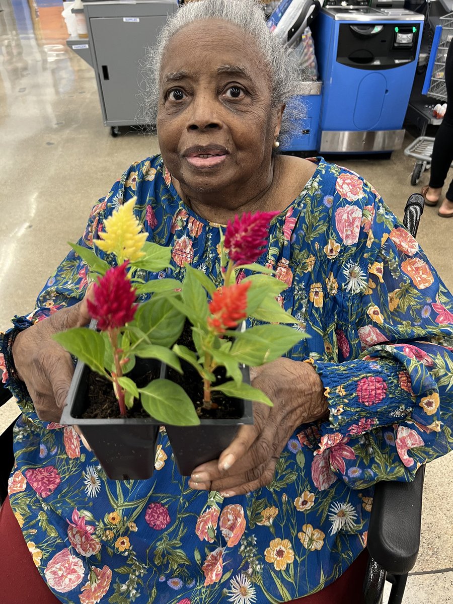 ClearvistaLake's tweet photo. The residents have picked out their favorite plants for our numerous courtyards around the campus. We can’t wait to plant them and watch them grow to make Clearvista look even more beautiful!
#campusincolor #TrilogyBFF #TrilogyLiving #MasterGardners https://t.co/4pvjU4Uo1n