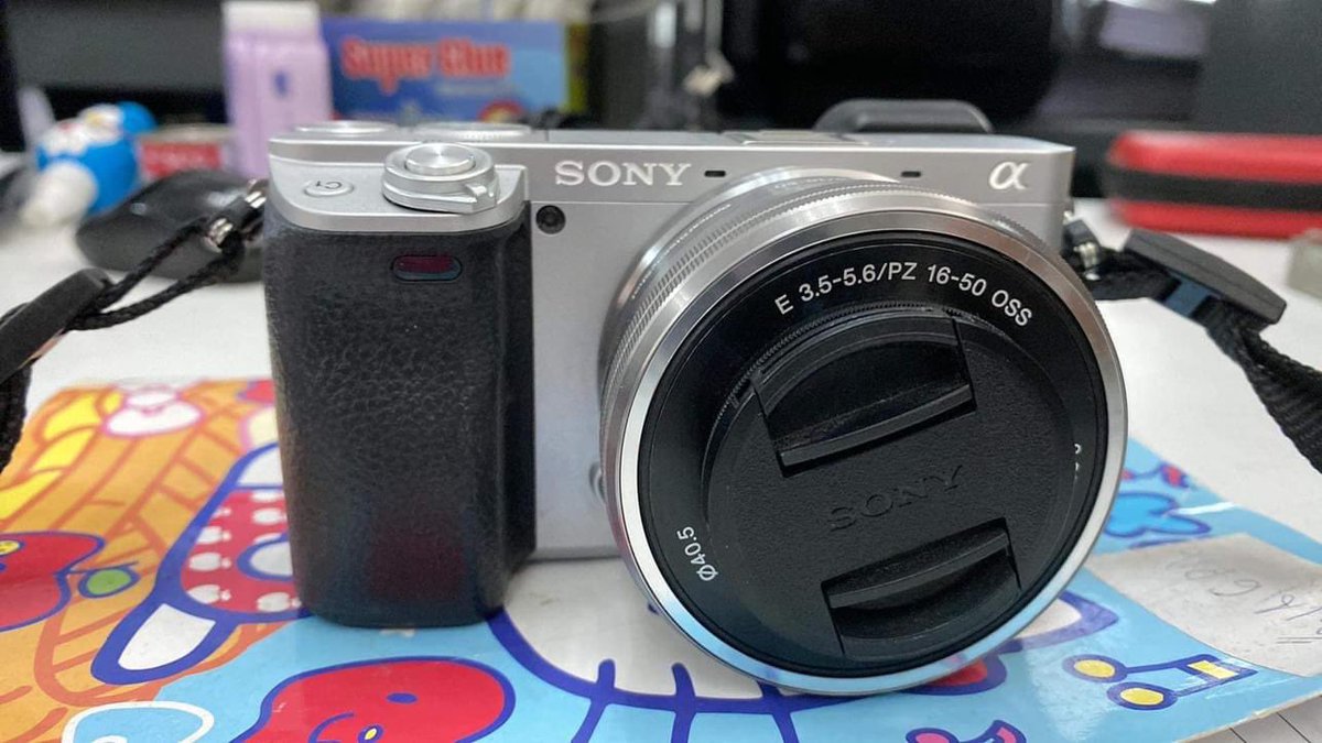 Tim_Boydevil's tweet photo. ขายกล้อง Sony aA6400
25 k ของแฟนเก่า ไม่เคยเอาออกจากบ้านเลย
สภาพนางฟ้า ซื้อทา 46k ครับ อุปกรณ์ครบ https://t.co/VpJYiky5Fx