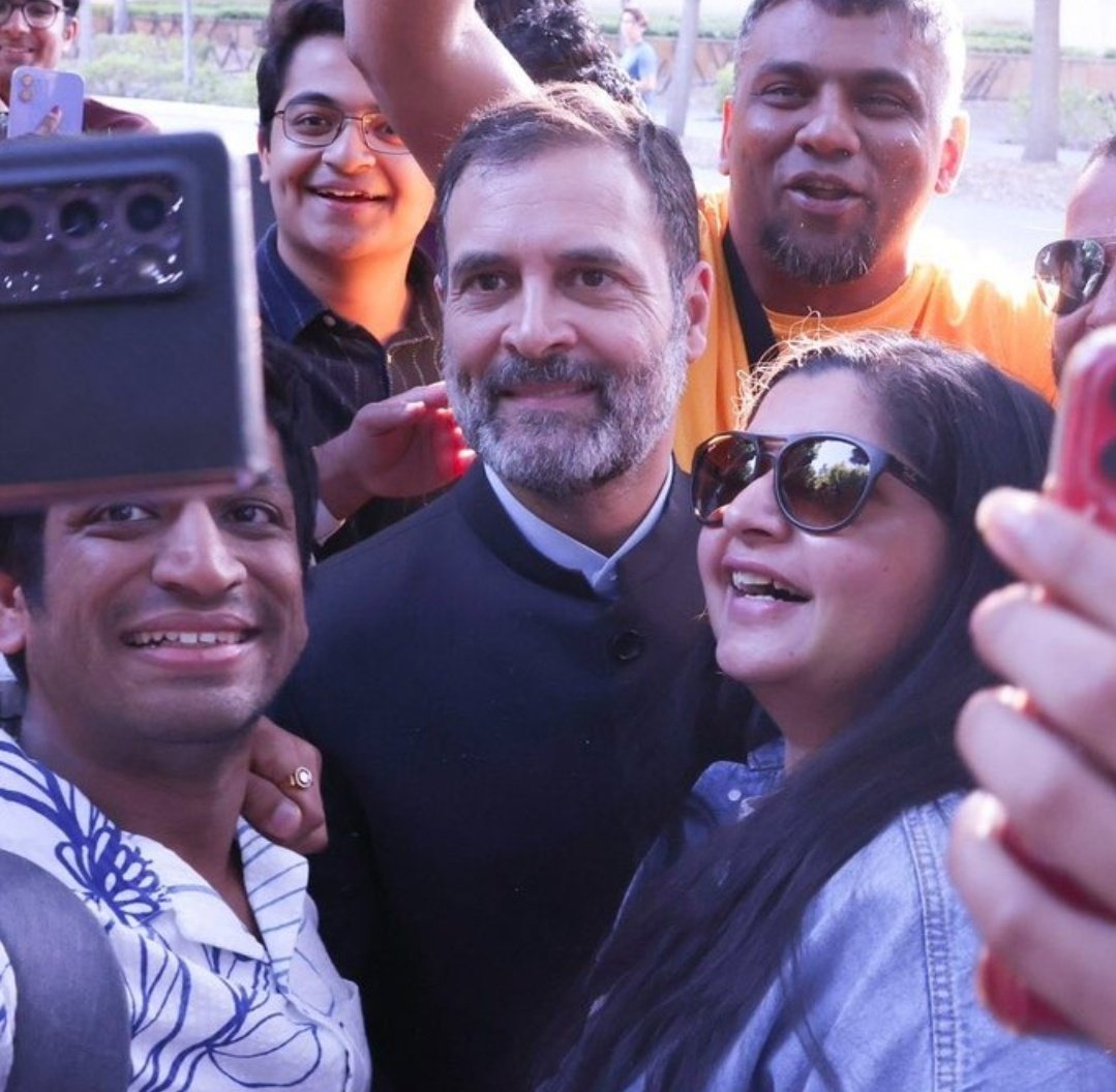Indians abroad expressing love for truth and democracy with #RahulGandhiInUSA

A platform change from the fake show by @narendramodi