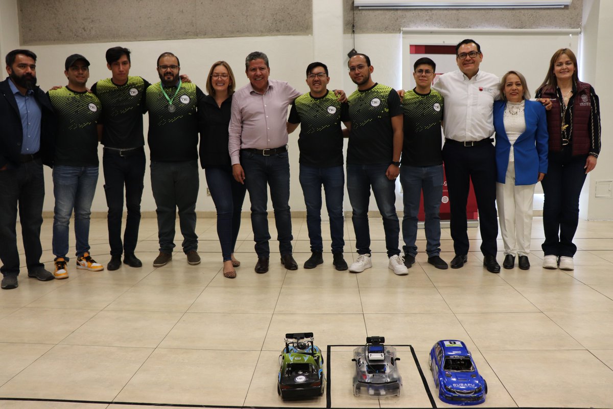 En el marco de la entrega de reconocimientos a los equipos zacatecanos que resultaron ganadores en el Torneo Mexicano de Robótica 2023, el Gobernador <a href="/DavidMonrealA/">David Monreal Ávila</a> reafirmó su compromiso de apoyar a las y los jóvenes mediante el fortalecimiento de la ciencia y tecnología.