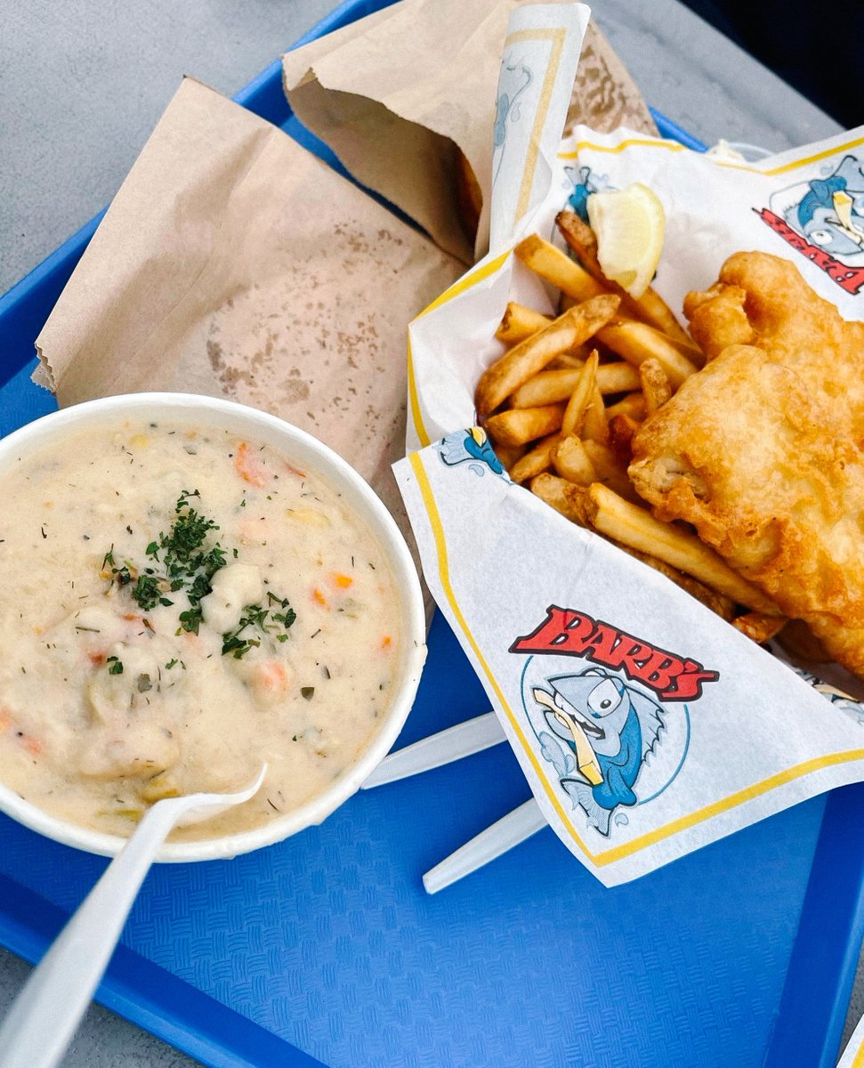 Seas The Day 😁☀️ Summer is in full swing @ Fisherman's Wharf! Barb's is serving up little blue trays of over-the-top Fish & Chips (and iconic Seafood Chowder)⁠
⁠
#barbsfishandchips #beautifulbc #eatatbarbs #eatlocal #explorevictoria #fishandchips #fishermanswharf #yyjfood