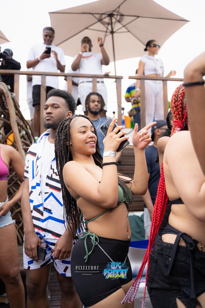 Les photos des deux premières We Poppin Pool Party sont disponibles sur Facebook 🫣🍾.