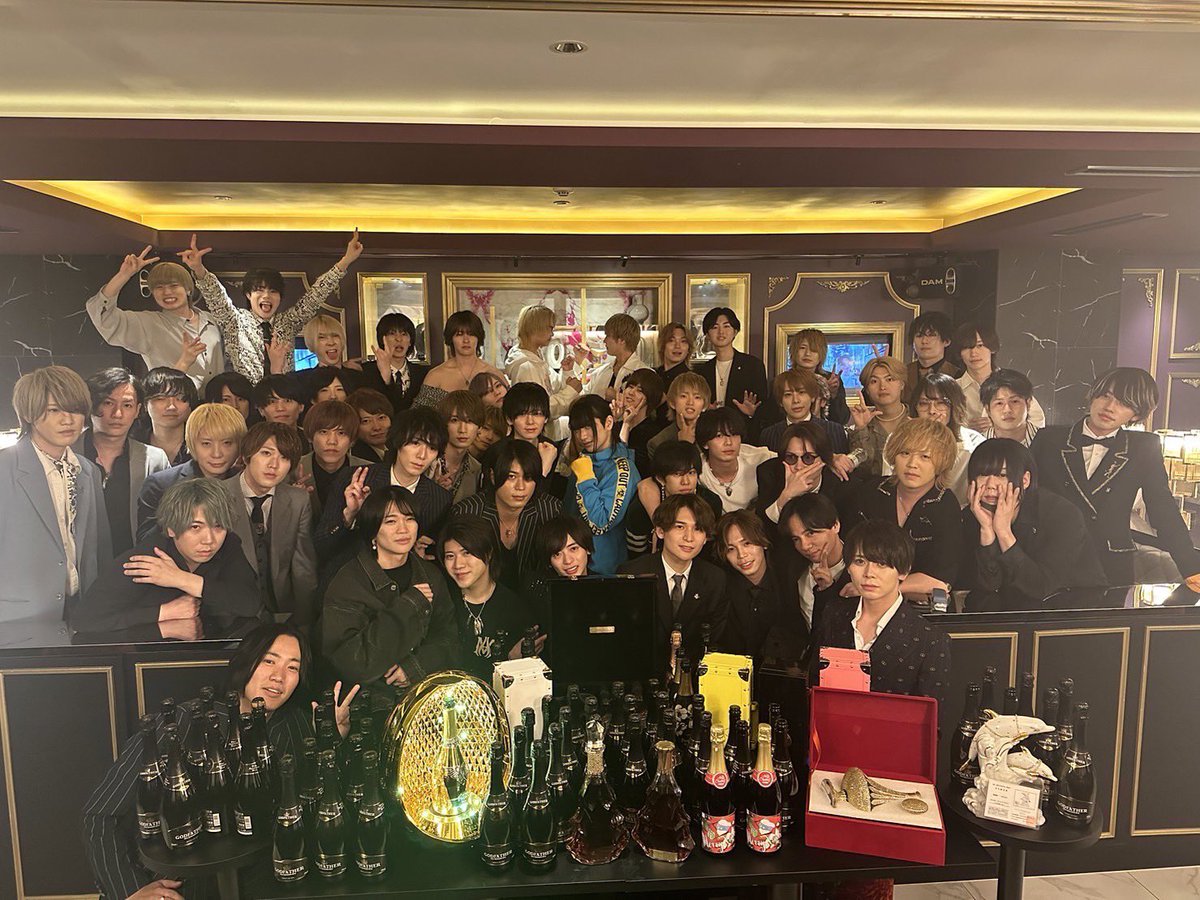 🔥OZONE🆚MAJESTY合同営業🔥

ご来店誠にありがとうございました✨✨
グループの垣根をこえた素晴らしい営業となりました🍾

MAJESTY -本店-皆様
グループダンディスタッフ皆様
心より御礼申し上げます🙇‍♂️

#NGG  #ニュージェネ #グルダン #gdオゾン