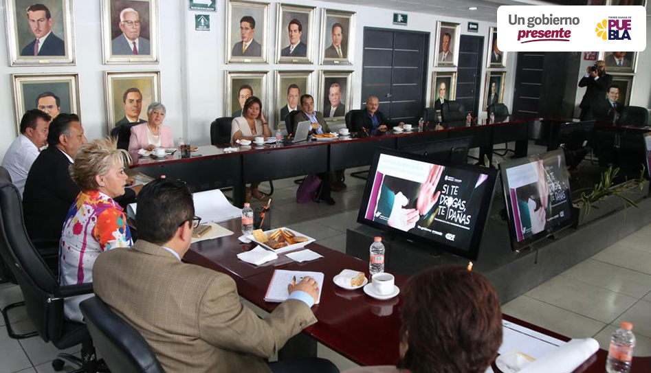 SEPGobPue's tweet photo. La secretaria de Educación, @MerloIsabel sostuvo una reunión con los secretarios generales de los sindicatos: @ComSnte51, @SETEPID_OFICIAL, SETEP, Movimiento Alternativo Sindical y titulares de las diferentes áreas de la dependencia. 1/3 https://t.co/kGO7zRdTvj