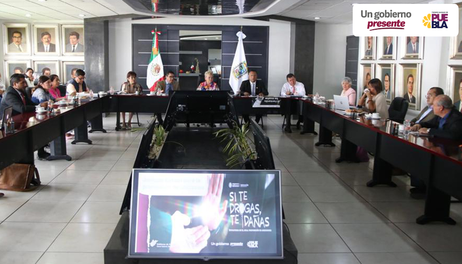 SEPGobPue's tweet photo. La secretaria de Educación, @MerloIsabel sostuvo una reunión con los secretarios generales de los sindicatos: @ComSnte51, @SETEPID_OFICIAL, SETEP, Movimiento Alternativo Sindical y titulares de las diferentes áreas de la dependencia. 1/3 https://t.co/kGO7zRdTvj