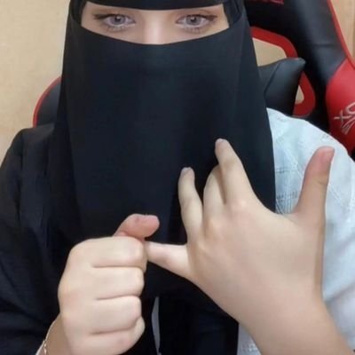 ســـؤال
بصراحة تحب المرأة السمينه او النحيفة !؟