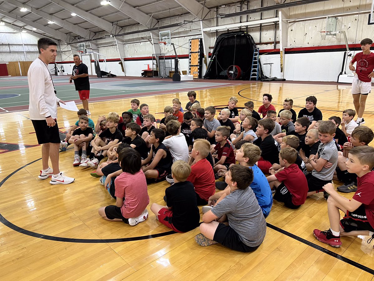 NP Quaker Hoops tweet media