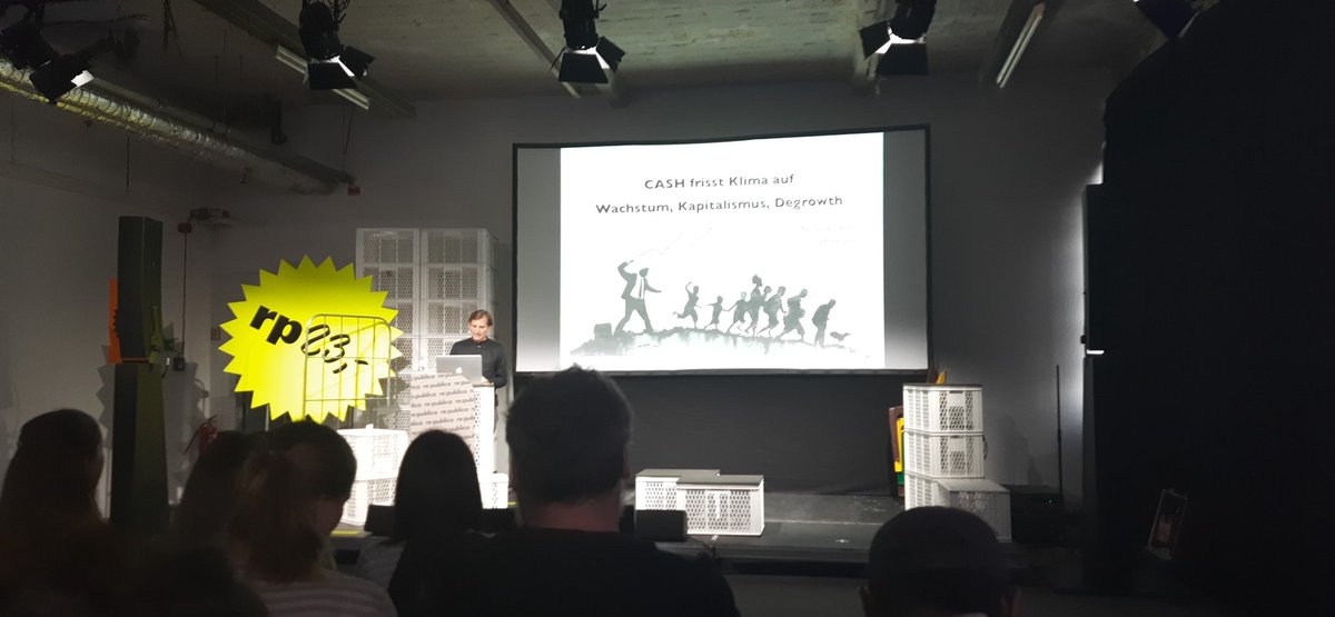 JCNiklas's tweet image. In #CashFrisstKlima erläutert #MatthiasSchmelzer ausführlich was den Systemwandel notwendig macht. #ListentoScience #degrowth #Postwachstum kompatibel mit Gemeinwohlökonomie?
#rp23 #Republica23 
Nowtopia starts locally, please copy and paste ideas yesterday! 🙃