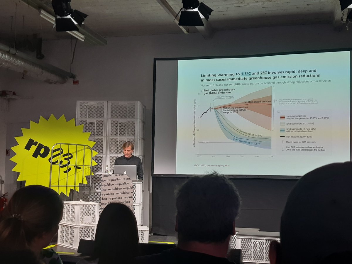 JCNiklas's tweet image. In #CashFrisstKlima erläutert #MatthiasSchmelzer ausführlich was den Systemwandel notwendig macht. #ListentoScience #degrowth #Postwachstum kompatibel mit Gemeinwohlökonomie?
#rp23 #Republica23 
Nowtopia starts locally, please copy and paste ideas yesterday! 🙃