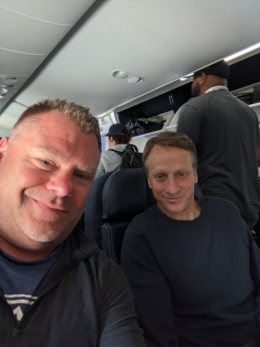 JoeyBuckshot's tweet photo. @tonyhawk really does look like himself in real life https://t.co/LePwZEO6rU