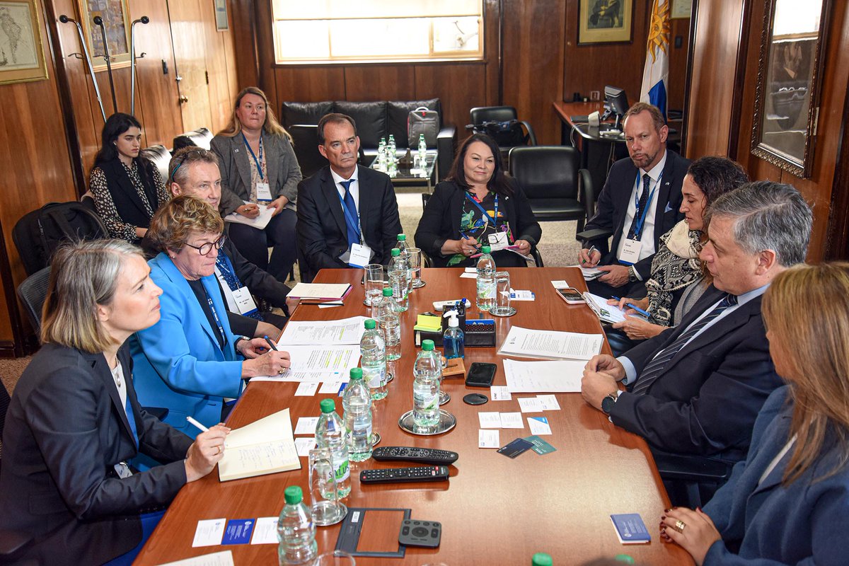 Las delegaciones uruguaya y finesa dialogaron sobre oportunidades de  cooperación en materia de #HidrógenoVerde, #EconomíaCircular e #innovación,  a través de @UyInnovationHub. También hablaron sobre un posible intercambio  comercial con foco en las, image size:1200x800