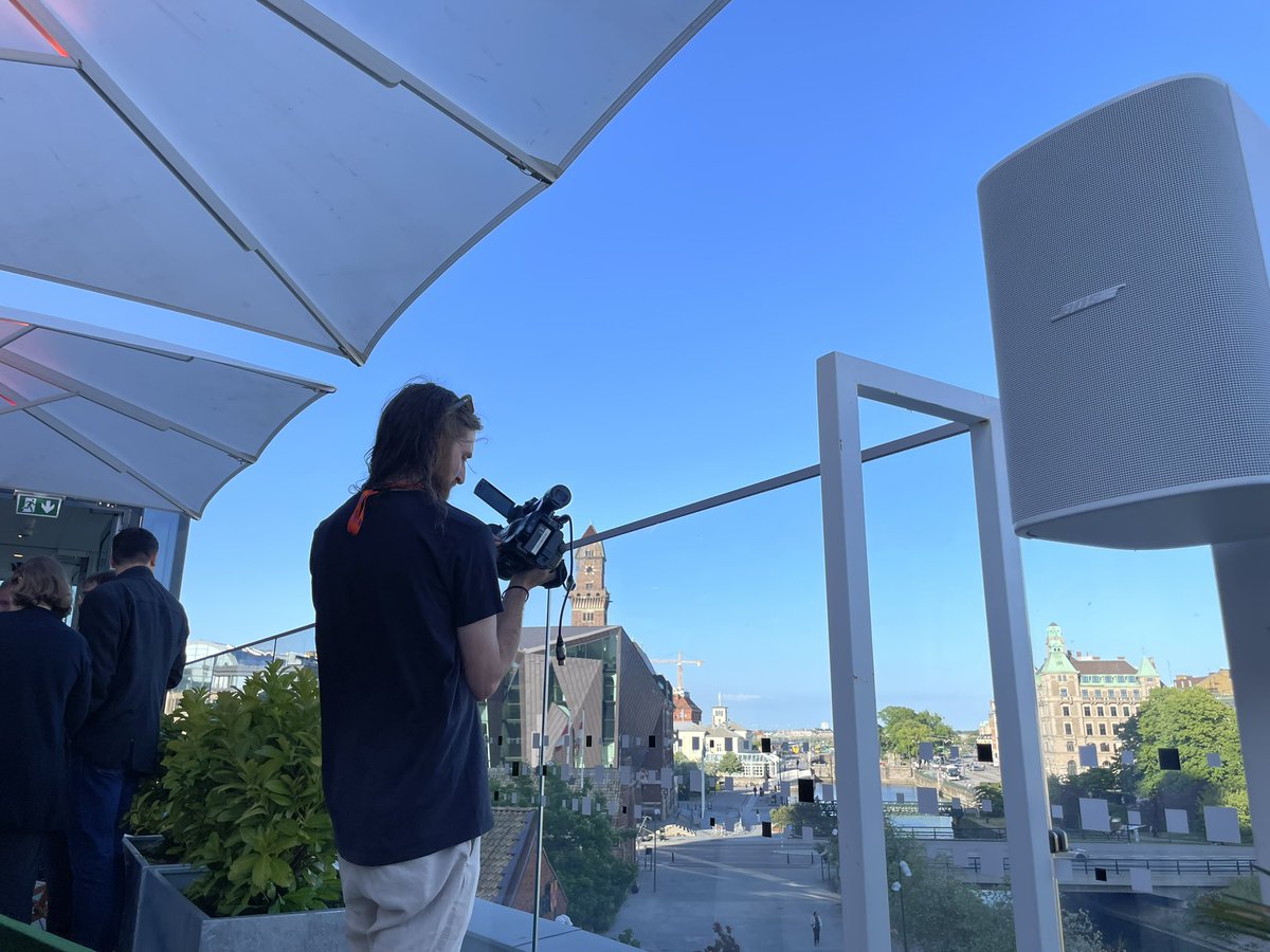 Nice conversations at the #LocWorld49 Newbie event. Sweden is delivering great weather! 🇸🇪