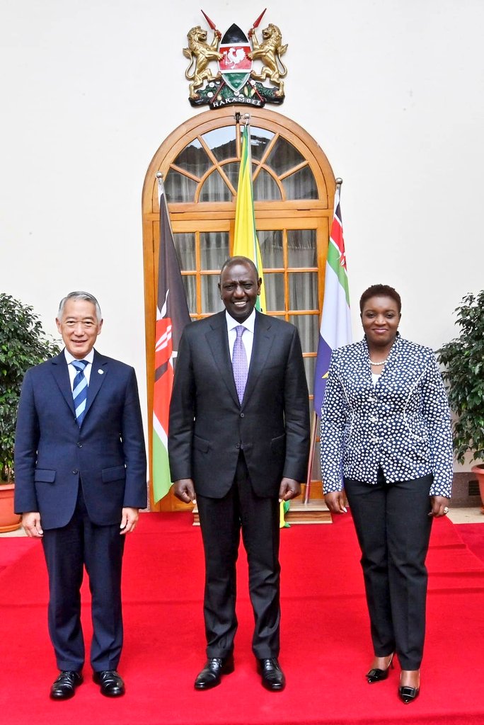 Nakhumicha_S's tweet photo. Joined H.E President @WilliamsRuto in welcoming back to Kenya the Director General of the International Vaccine Institute (IVI) Jerome H. Kim @drjeromekim1.
During the meeting, President Ruto said:
"We are strategically supporting and providing incentives to strengthen the local manufacture of pharmaceuticals for effective, safe and affordable supply of medicines." @StateHouseKenya @MOH_Kenya @KEMRI_Kenya