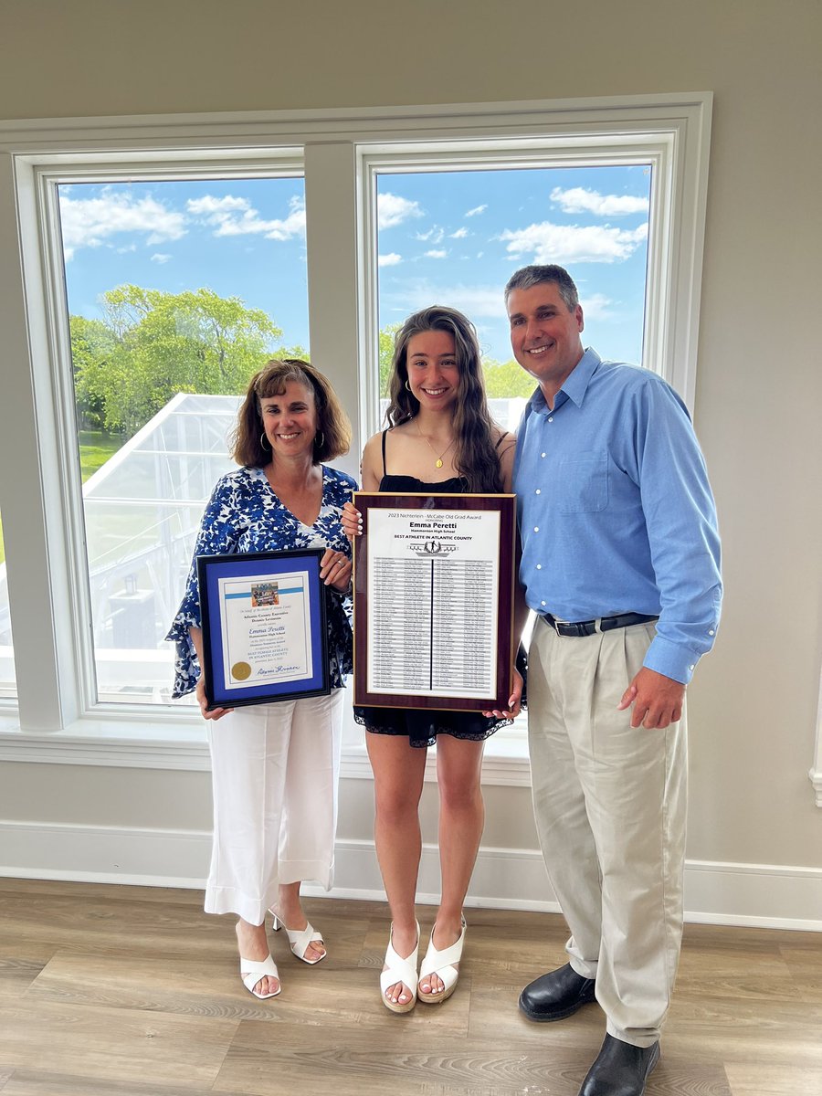 HHSdevilsports's tweet photo. Congratulations @EmmaPeretti34 on  winning the Nichterlein-McCabe Old Grad Award for Best Athlete in Atlantic County. A well deserved honor! @ACPressMcGarry @DanRussoman https://t.co/KTkTesm9p2