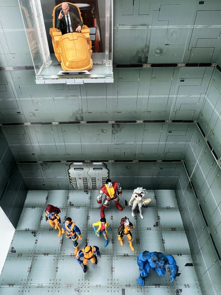 fextsystem's tweet photo. 這是什麼地方？
What room it is?

Figures involved: Marvel Legends

#fexthobby #fextsystem #trainingroom #diorama https://t.co/ShwddGltJq