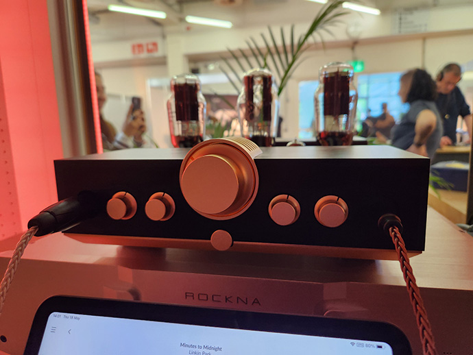 HIGH END MUNICH 2023 SHOW REPORT - <a href="/headfonia/">Headfonia</a> 
"I listened to it with the Empyrean and there was absolutely nothing to complain about."

headfonia.com/high-end-munic…

#headfi #audiophile #mezeaudio <a href="/MezeAudio/">Meze Audio</a>