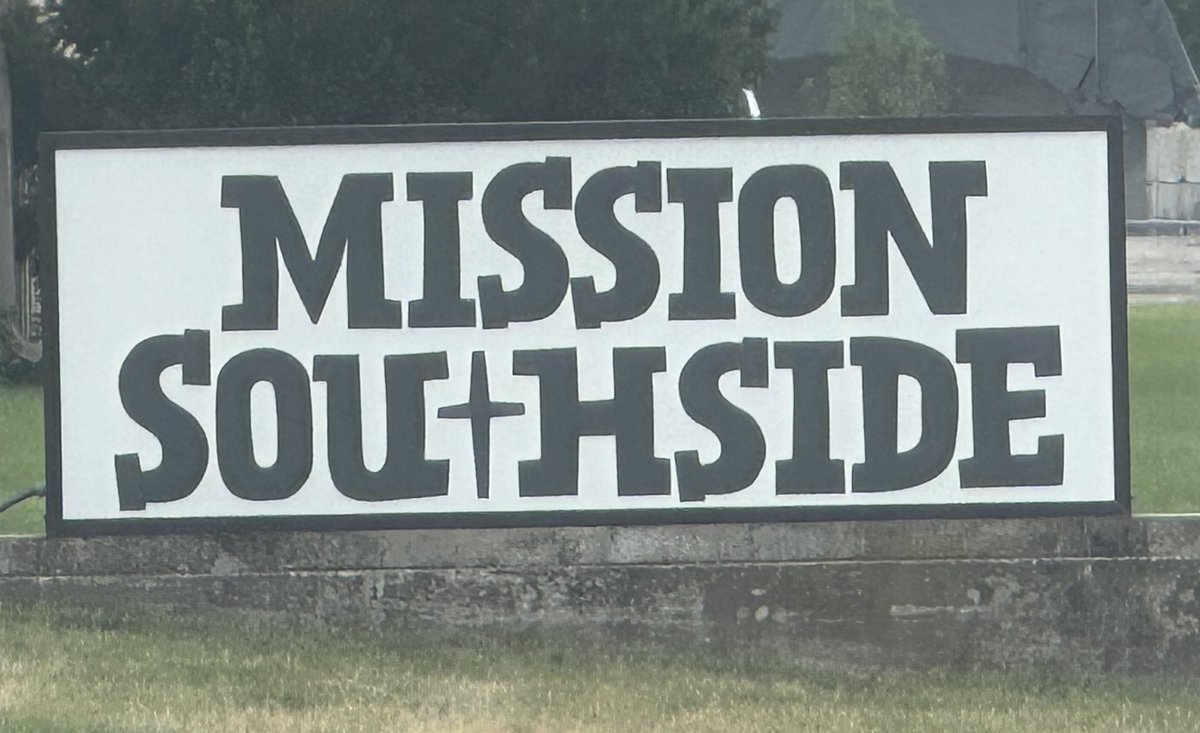 _STMS233's tweet photo. Able to drop off an eighth grade gift of food and money to Mission Southside today. The end of year mixer raised nearly $200 worth of food and cash! #mySTrocks @_STMS233 @betsylawrence82 @SharonBedolla @hdrice https://t.co/XJraPTNX7f