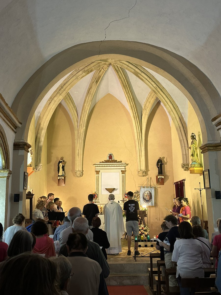 Ferran_Bel's tweet photo. Avui amb una setmana de retard 😅, hem celebrat la Pascua Granada, la festivitat de la Ermita de Coll de l’Alba i de la Mare deDeu del #ColldelAlba . Després com es tradició des de la Creu de Coll Redó Mn Ramon ha beneit el terme de #tortosa https://t.co/QflcHzICwG