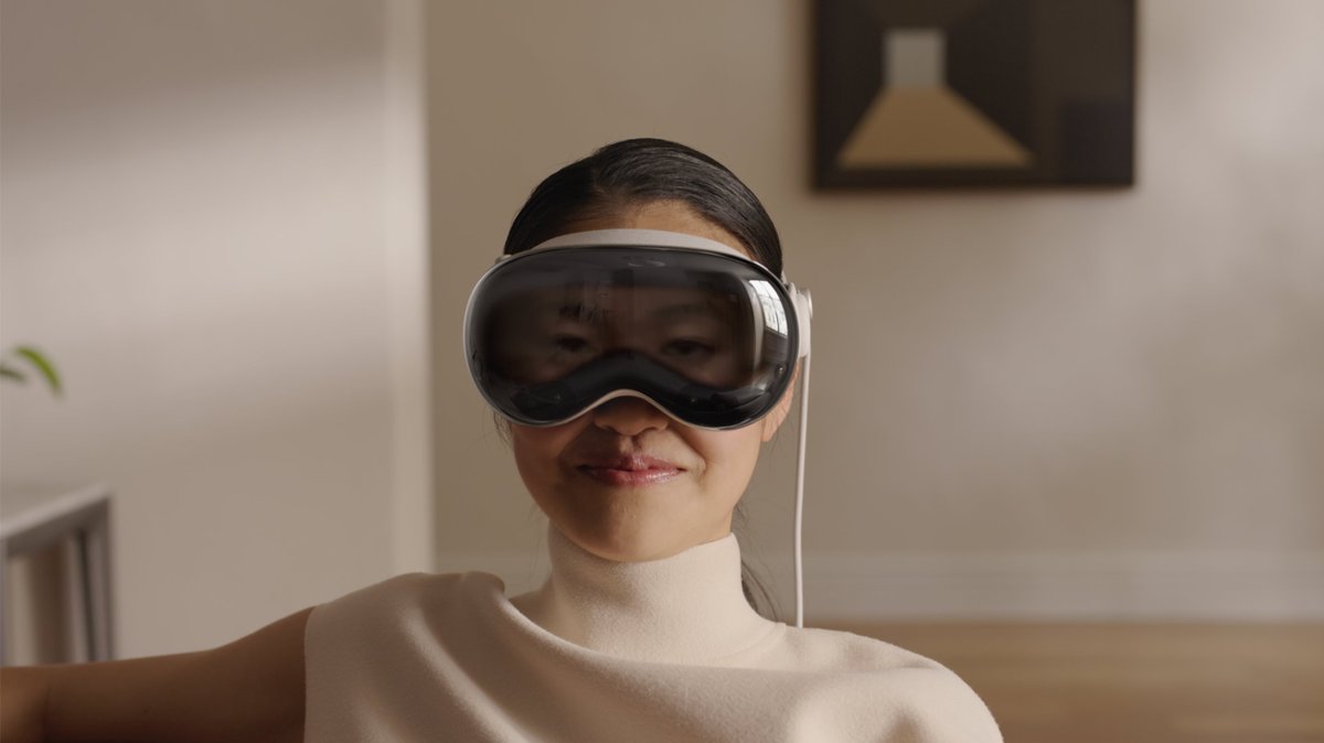 fragginAJ's tweet photo. apple: we've added a new feature to stop your kids from putting their faces too close to the ipad screen

also apple: ok so you strap this screen to your face and it costs 1 million dollars https://t.co/Gde4o4UPHo