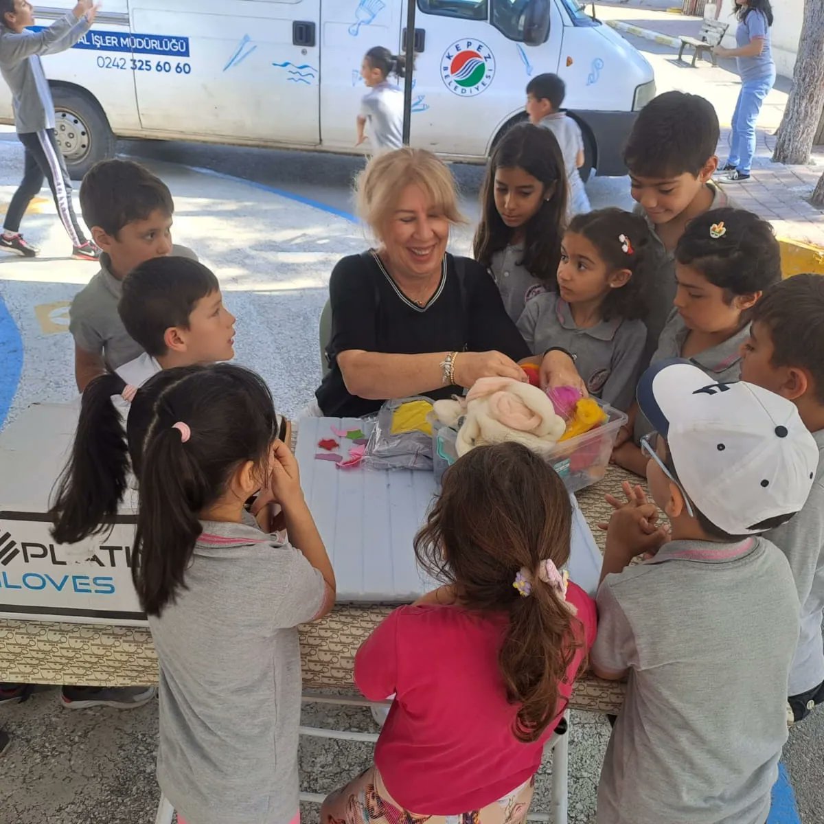 Hayat Boyu Öğrenme Haftası etkinlikleri kapsamında Yedikuyular İlkokulu'nda kurslarımızı tanıtıcı eğlence ve etkinlik ile workshop çalışmaları yaptık, öğrencilerimizin yoğun ilgisi ile etkinliğimizi gerçekleştirdik
<a href="/emre_caliskan/">Emre Çalışkan</a>
<a href="/k_yavuz07/">KENAN</a>
<a href="/karatasht/">Himmet Karataş🇹🇷</a>
<a href="/antalyamem07/">Antalya İl Millî Eğitim Müdürlüğü</a>
<a href="/07kepezmem/">Kepez İlçe Milli Eğitim Müdürlüğü</a>