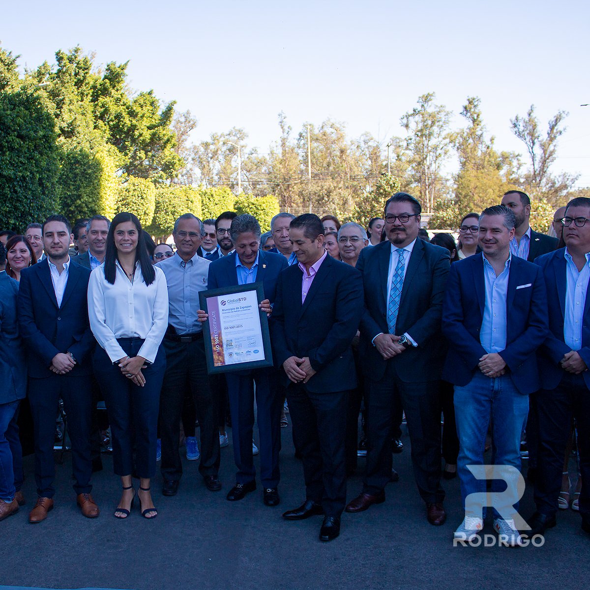 escotomr's tweet photo. El día de hoy tuve el gusto de estar presente en la entrega de la Certificación de Calidad ISO 9001:2015 a la Dirección de Padrón y Licencias, la cual es un sustento de credibilidad  y competitividad. ¡Que sigan los éxitos! 👏🏼 https://t.co/7owZbgVKYw